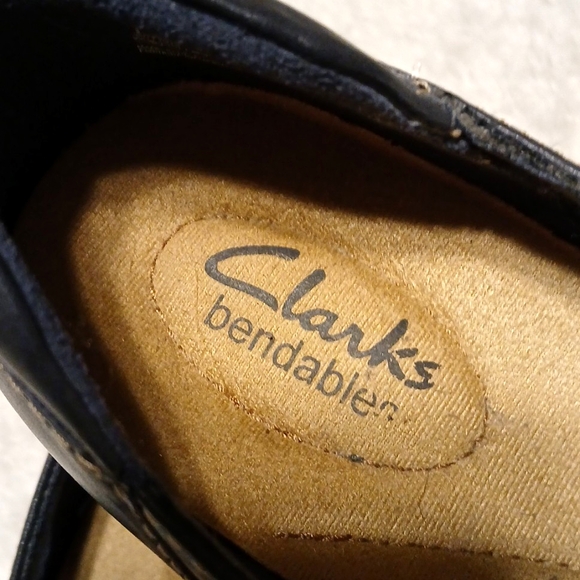 CLARK’S BENDABLES SHOES - Picture 3 of 8